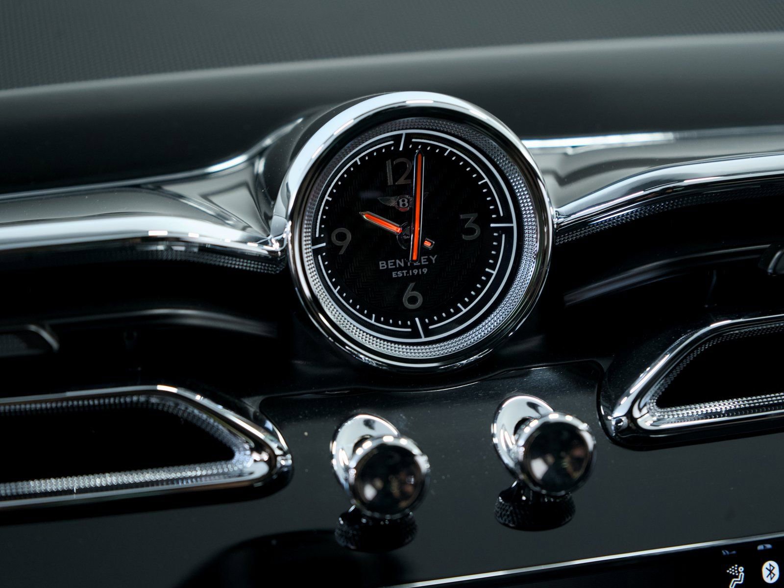 Certified 2025 Bentley Bentayga image 41