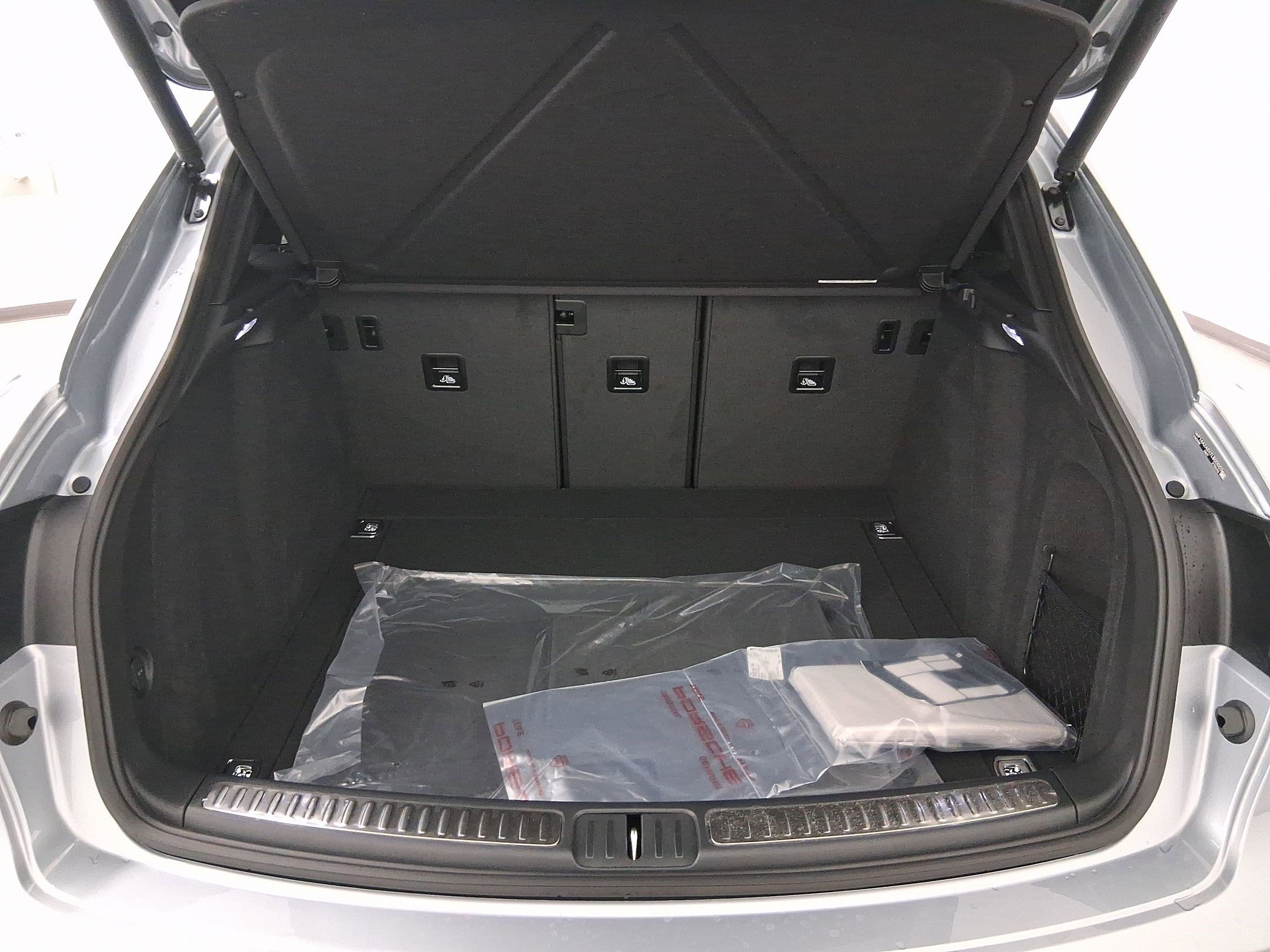 Used 2026 Porsche Macan image 32