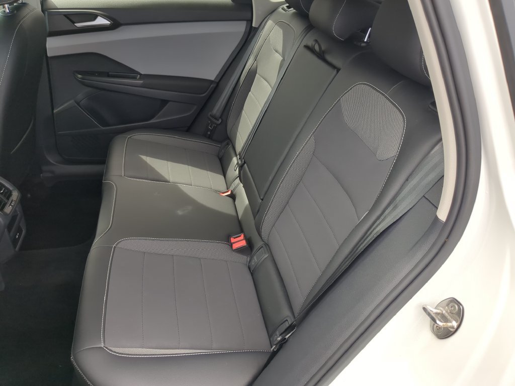 Certified 2022 Volkswagen Taos SE FWD image 16