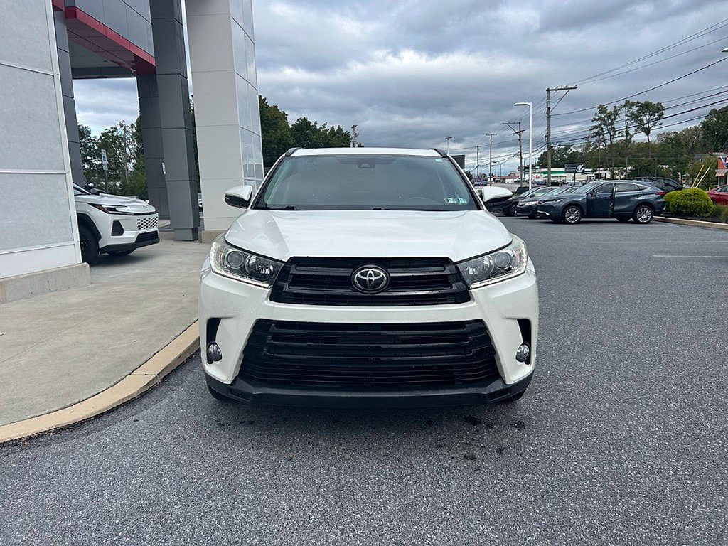 Used 2017 Toyota Highlander SE AWD/4WD image 2