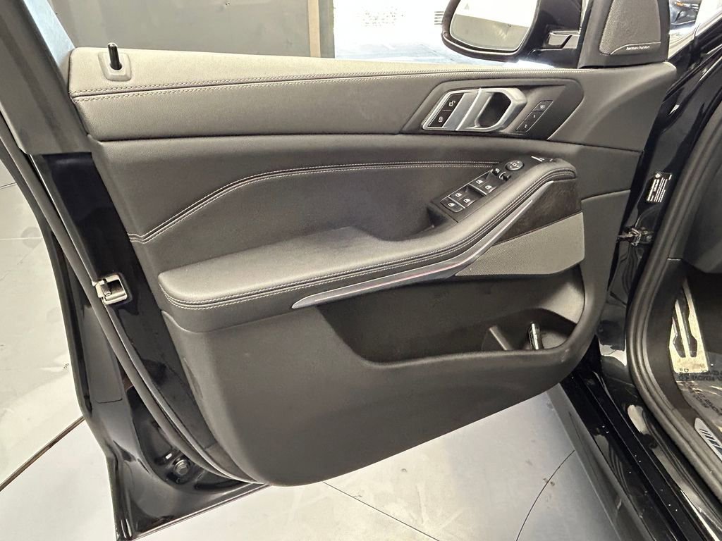 Used 2024 BMW X5 sDrive40i w/ M Sport Package image 18