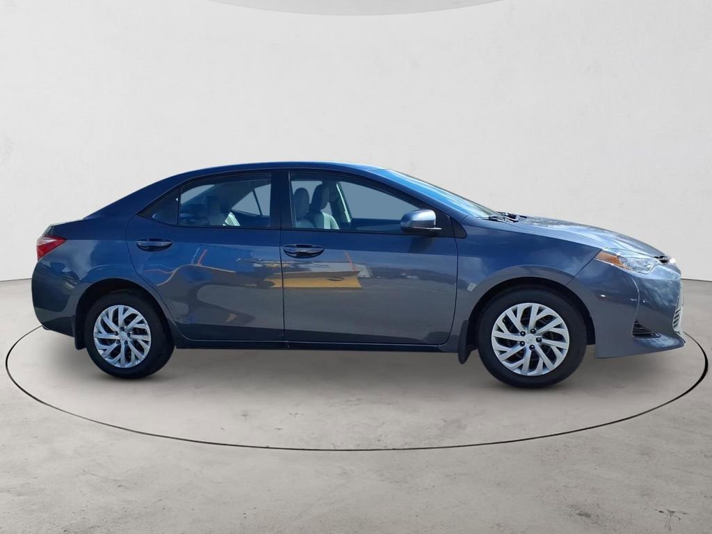 Used 2017 Toyota Corolla LE w/ Carpet Mat Package (TMS) FWD image 4