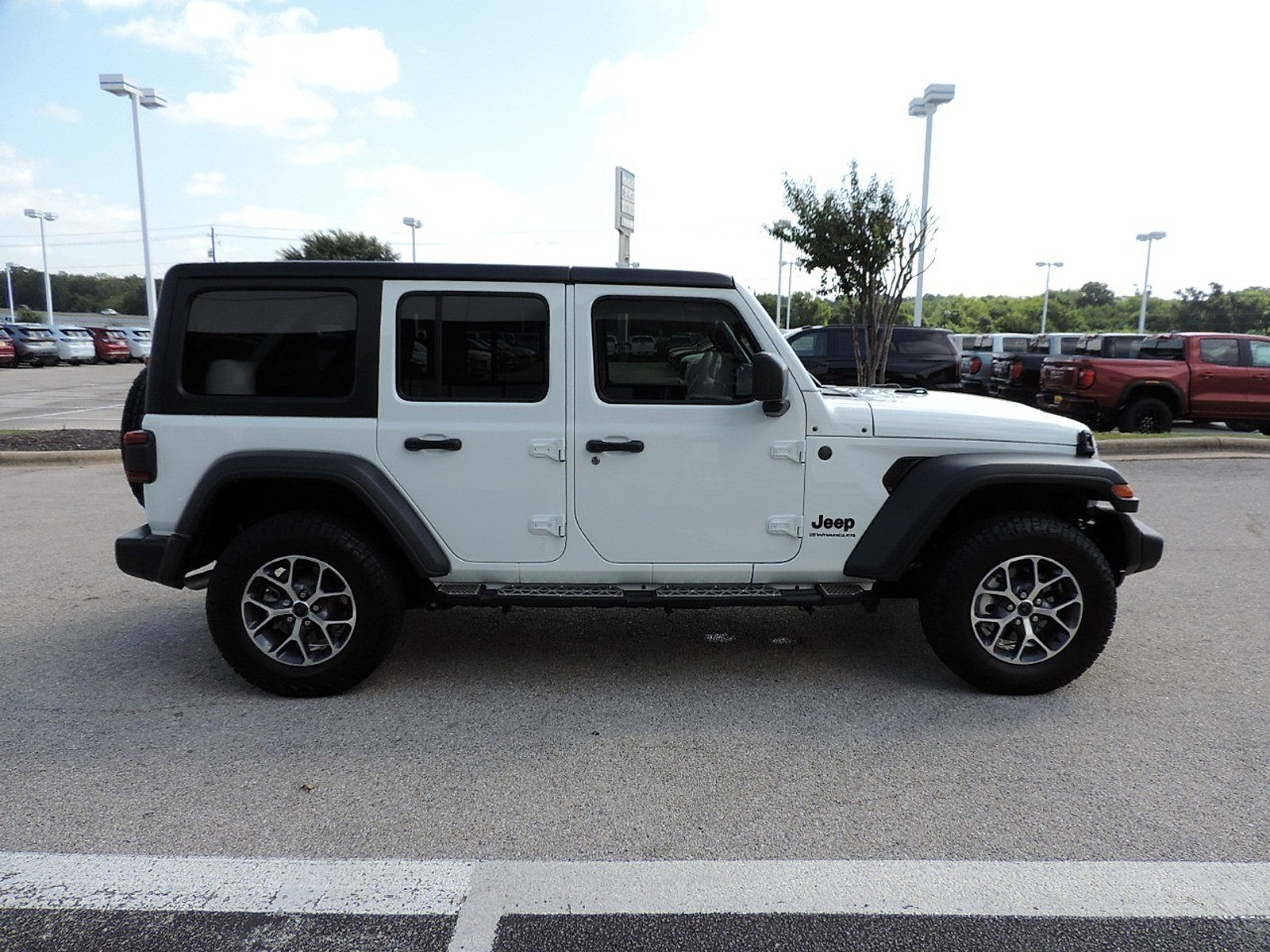 Used 2025 Jeep Wrangler Unlimited Sport AWD/4WD image 4