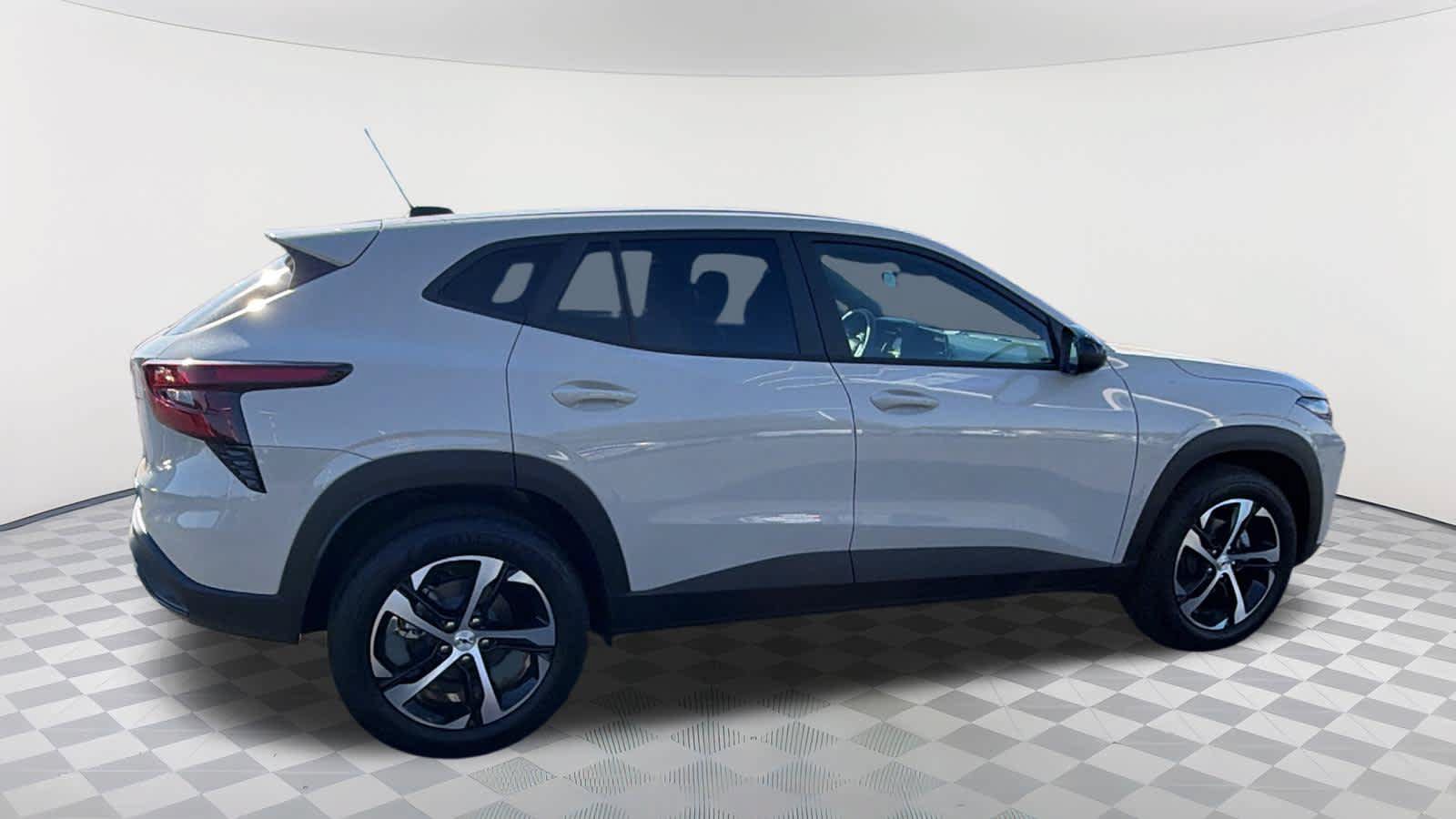 New 2026 Chevrolet Trax RS w/ Sunroof Package FWD image 4