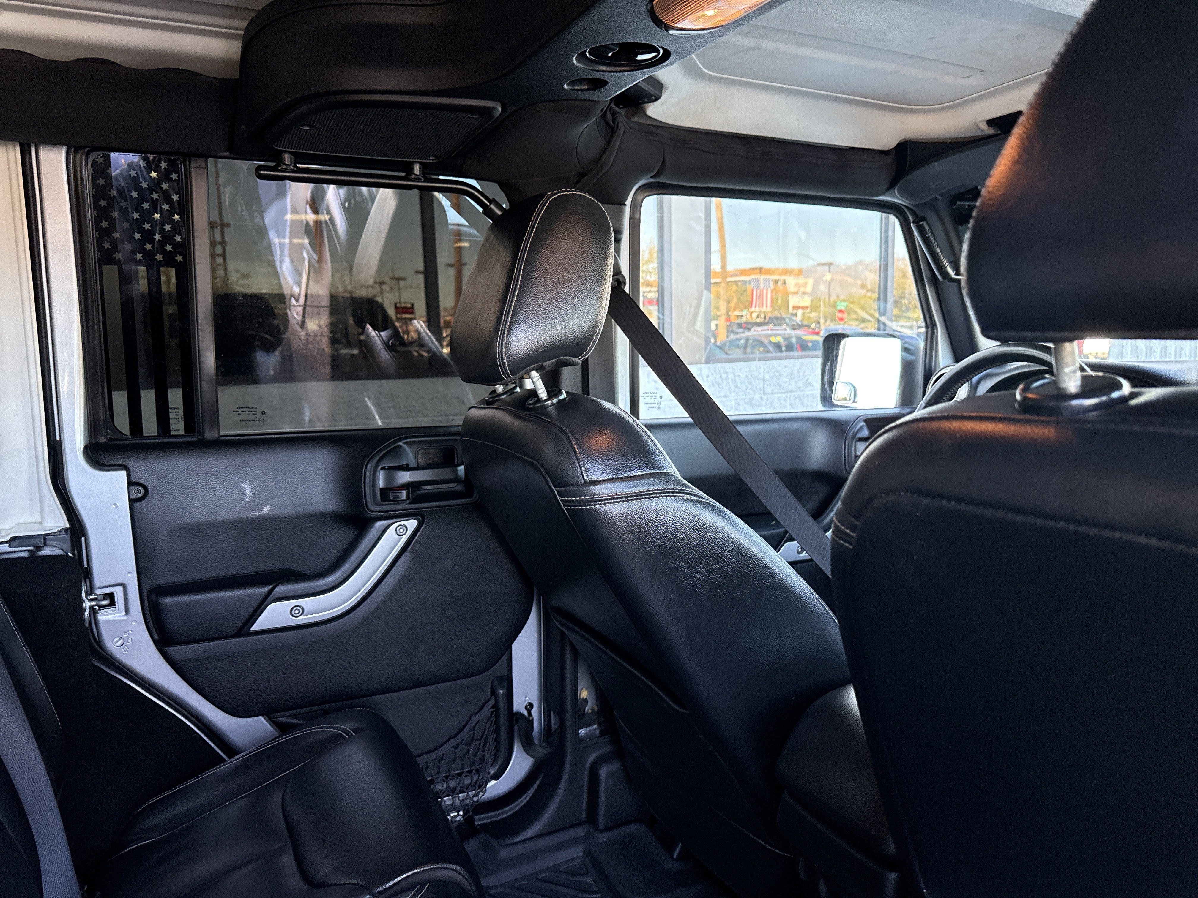 Used 2015 Jeep Wrangler Unlimited Rubicon w/ Connectivity Group image 49