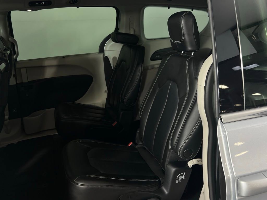 Used 2023 Chrysler Pacifica Touring-L w/ Uconnect Theater Family Group image 22