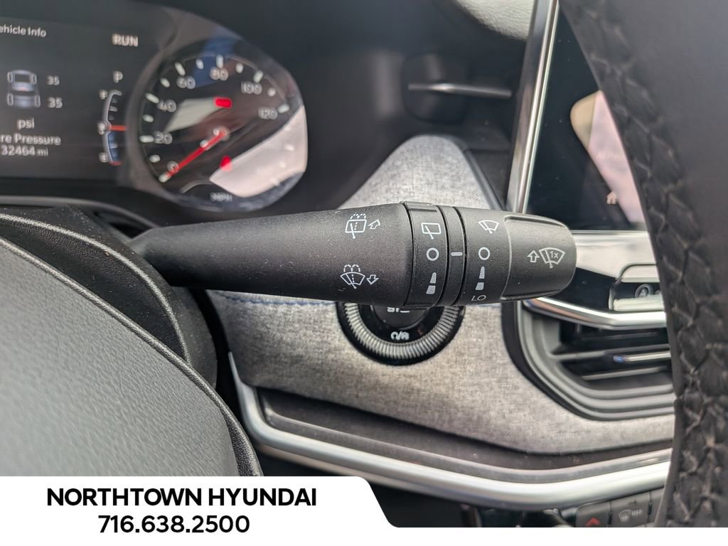 Used 2024 Jeep Compass Latitude image 25