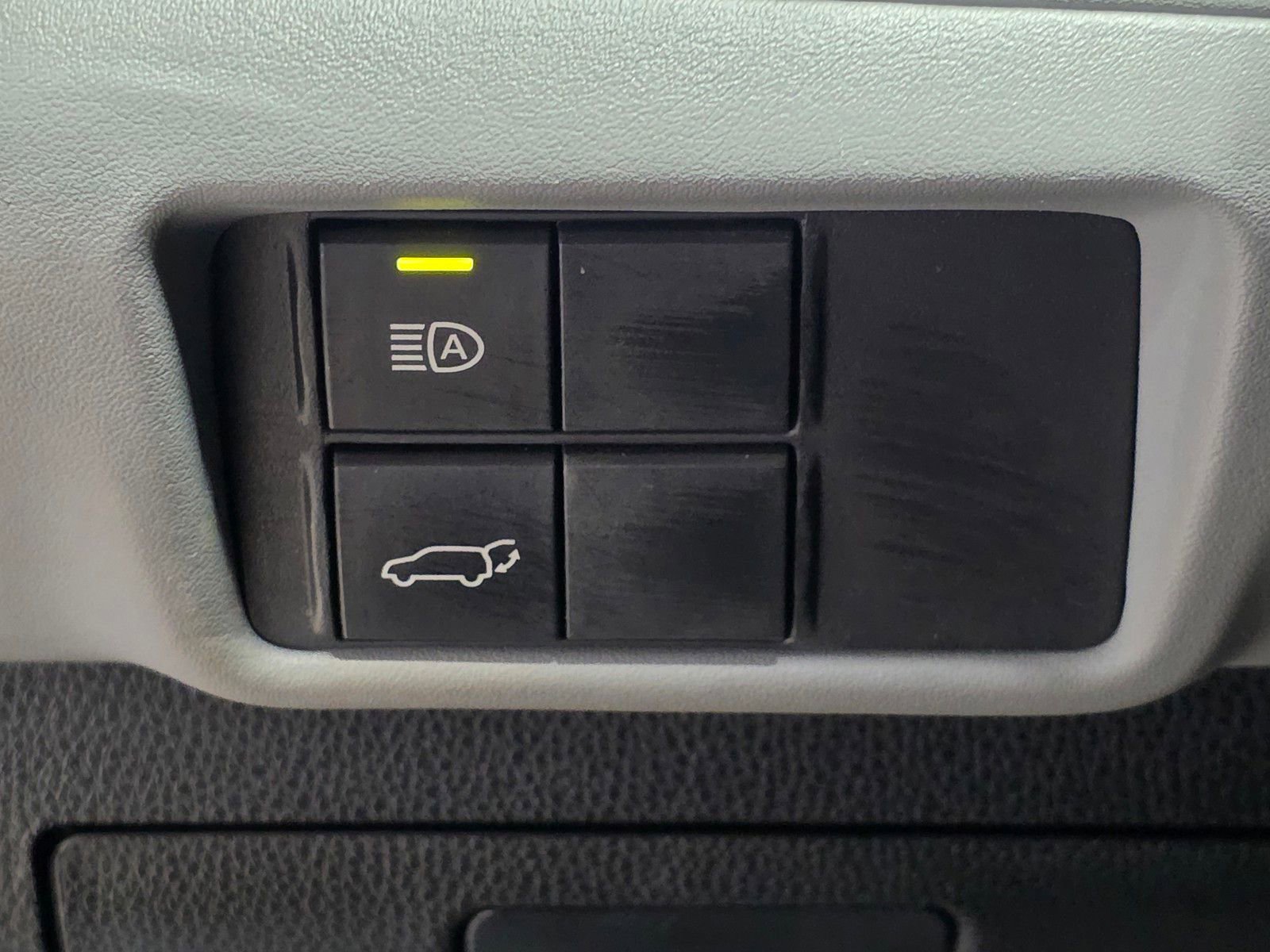 Used 2022 Toyota Highlander XLE FWD image 34