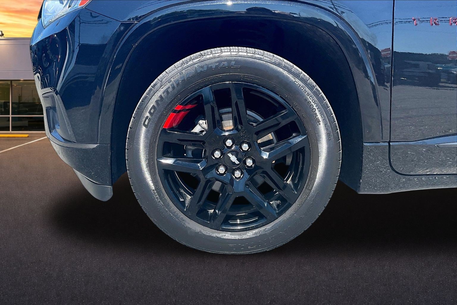 Used 2021 Chevrolet Traverse Premier w/ Redline Edition FWD image 9