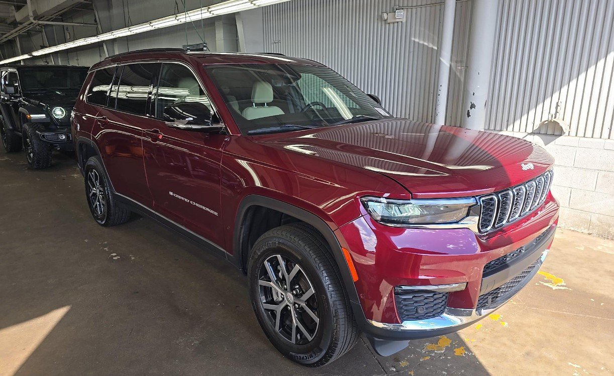 Used 2025 Jeep Grand Cherokee L Limited w/ Luxury Tech Group II AWD/4WD image 2