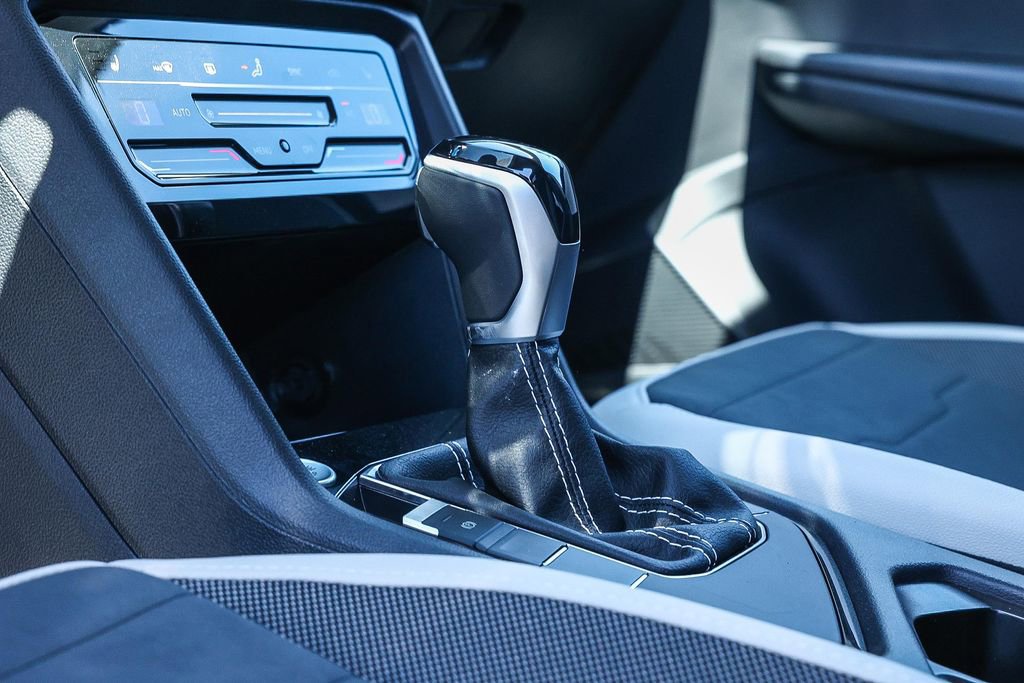 New 2025 Volkswagen Taos SE image 39