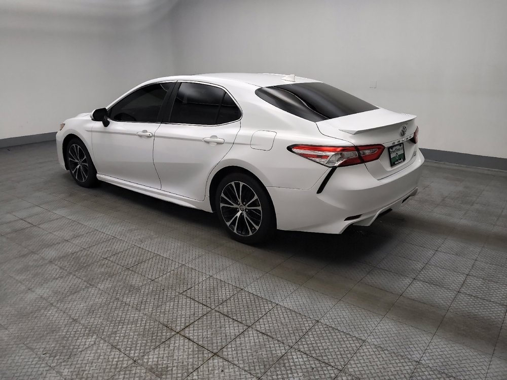 Used 2020 Toyota Camry SE w/ Convenience Package FWD image 3