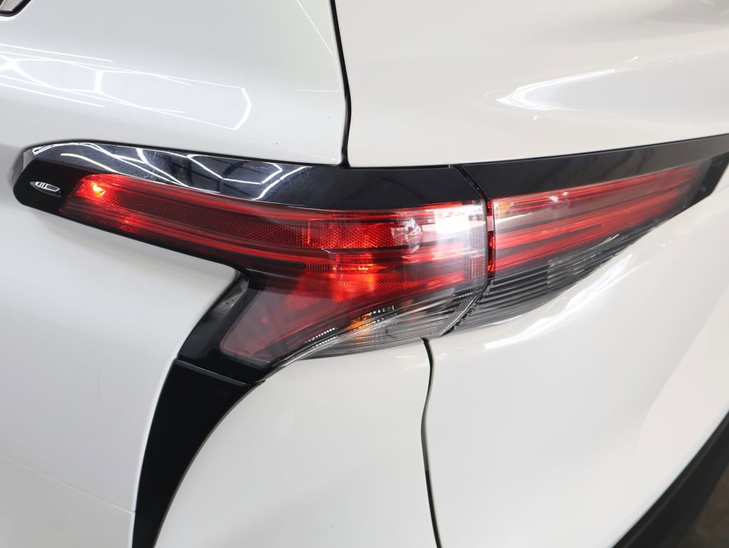 Used 2021 Toyota Sienna LE image 28