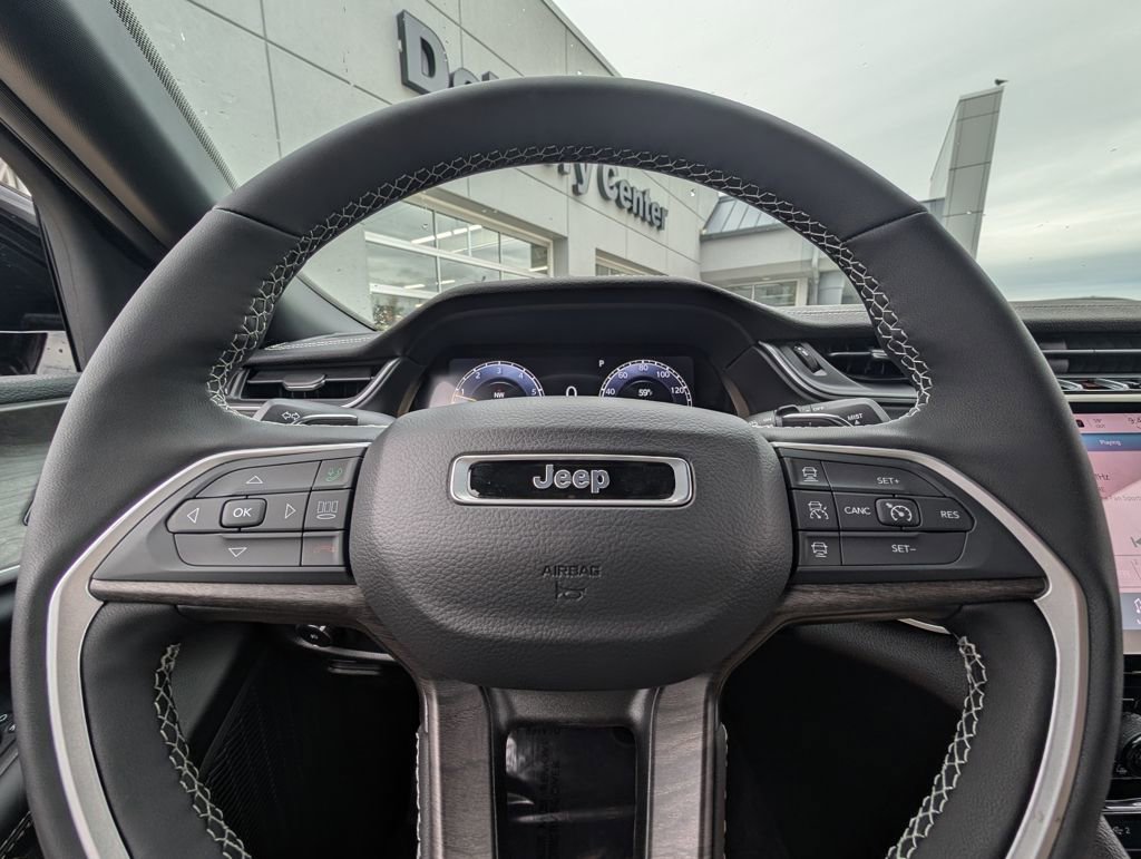 New 2025 Jeep Grand Cherokee Limited w/ Black Appearance Package image 20