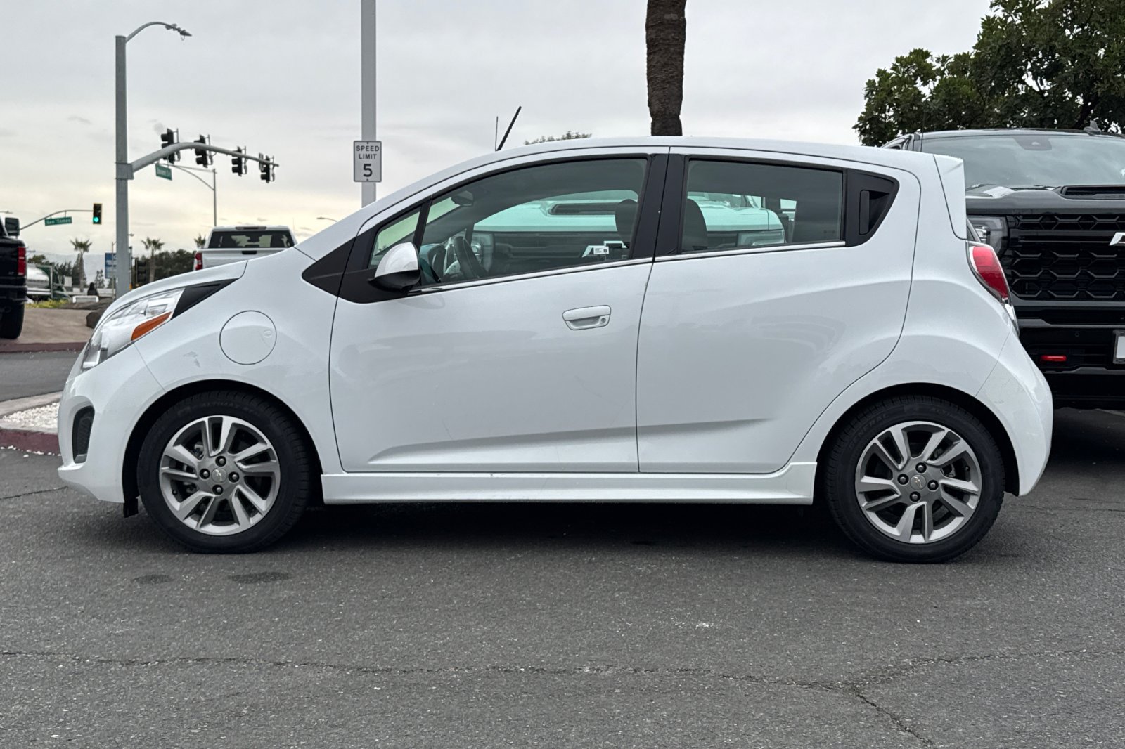 Used 2014 Chevrolet Spark LT FWD image 8