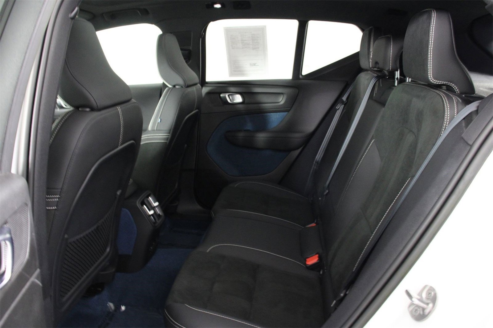 Certified 2023 Volvo XC40 Recharge Ultimate image 30