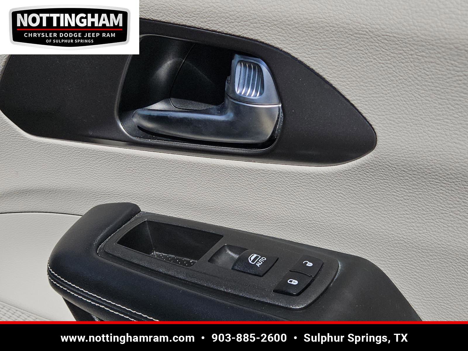 Used 2022 Chrysler Pacifica Touring-L image 31