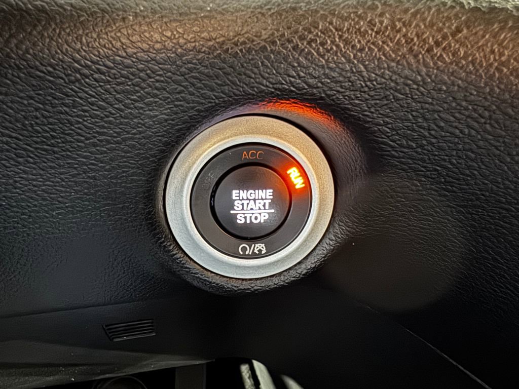Used 2025 Chrysler Pacifica Select FWD image 45