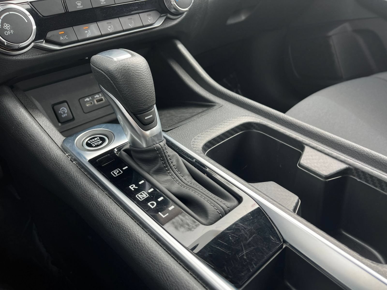 Used 2025 Nissan Sentra SV FWD image 41