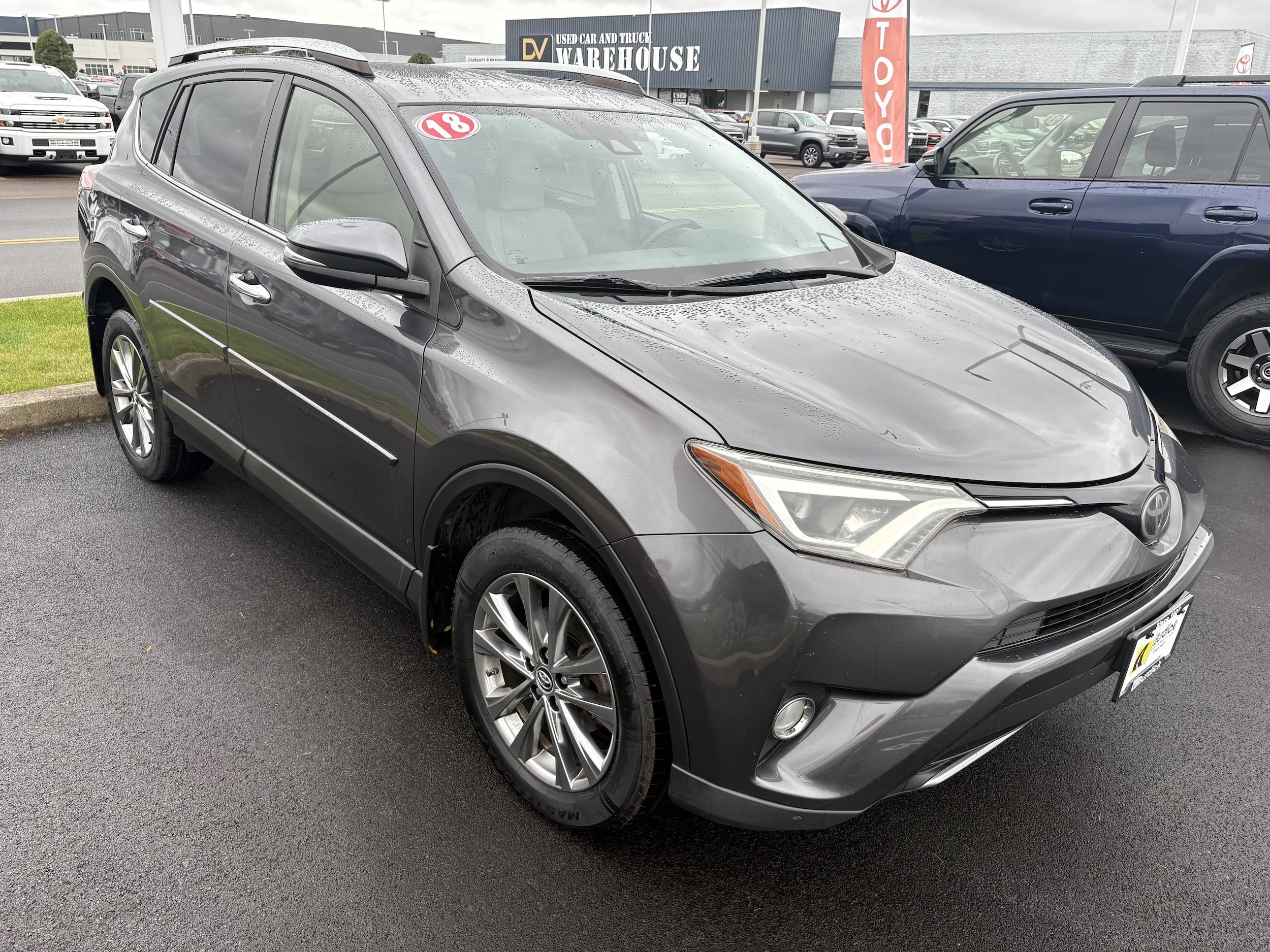 Used 2018 Toyota RAV4 Limited AWD/4WD image 2