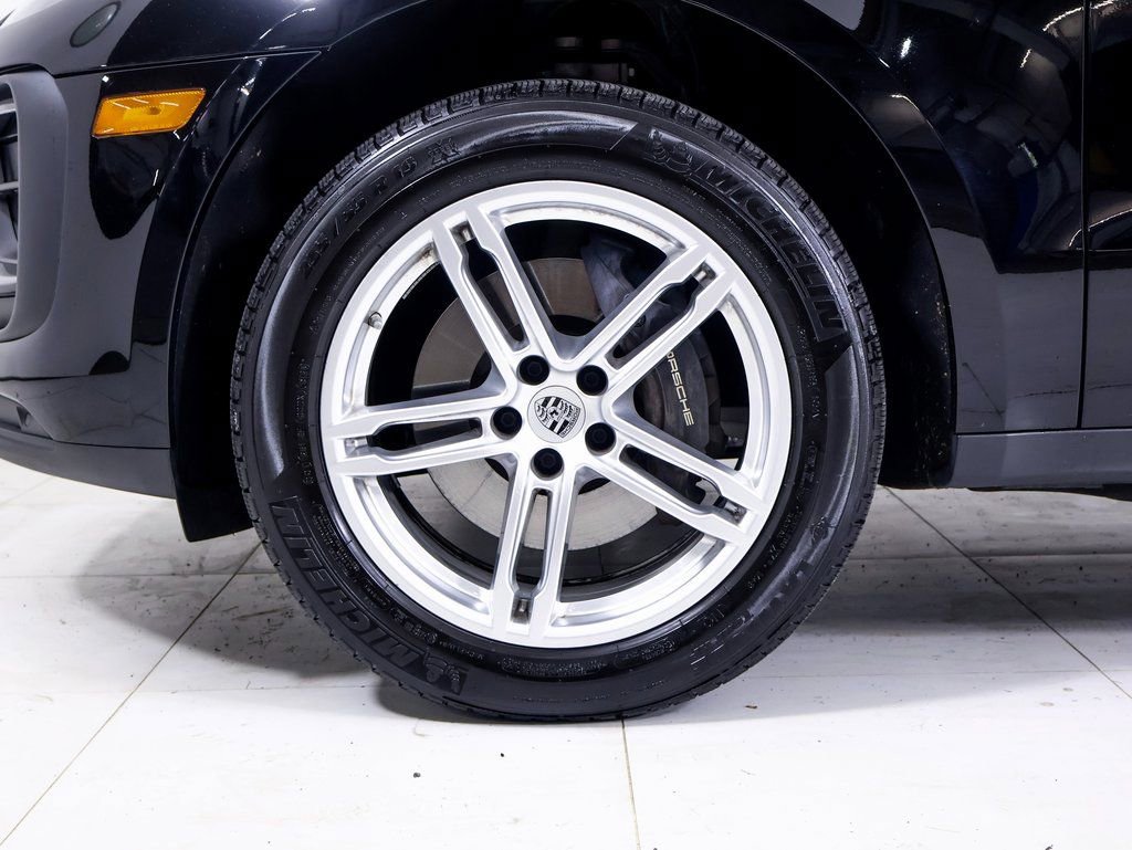 Certified 2025 Porsche Macan AWD/4WD image 22
