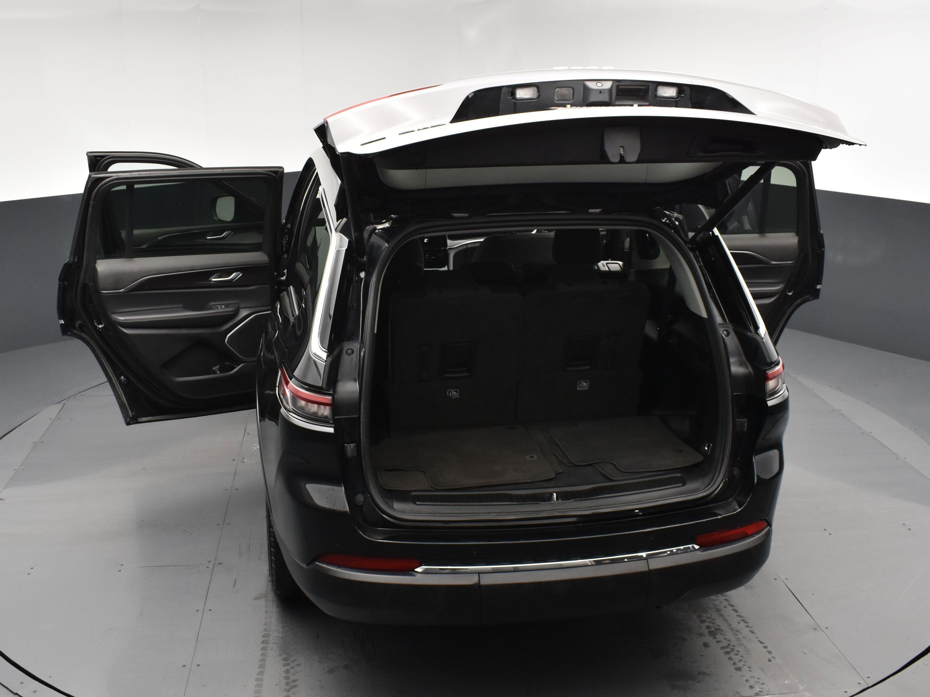 Used 2022 Jeep Grand Cherokee L Laredo w/ Luxury Tech Group I image 28