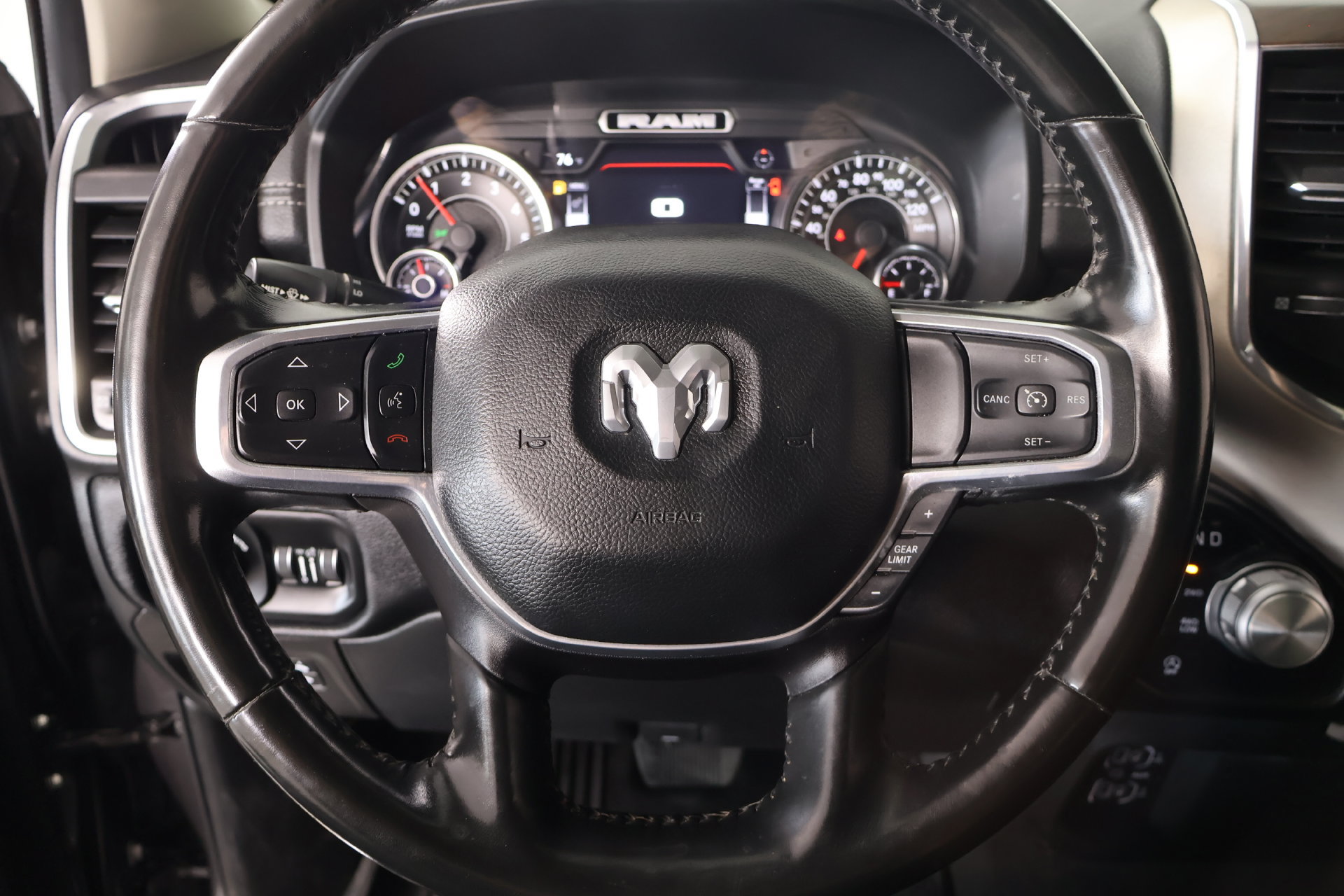 Used 2022 RAM 1500 Laramie AWD/4WD image 3