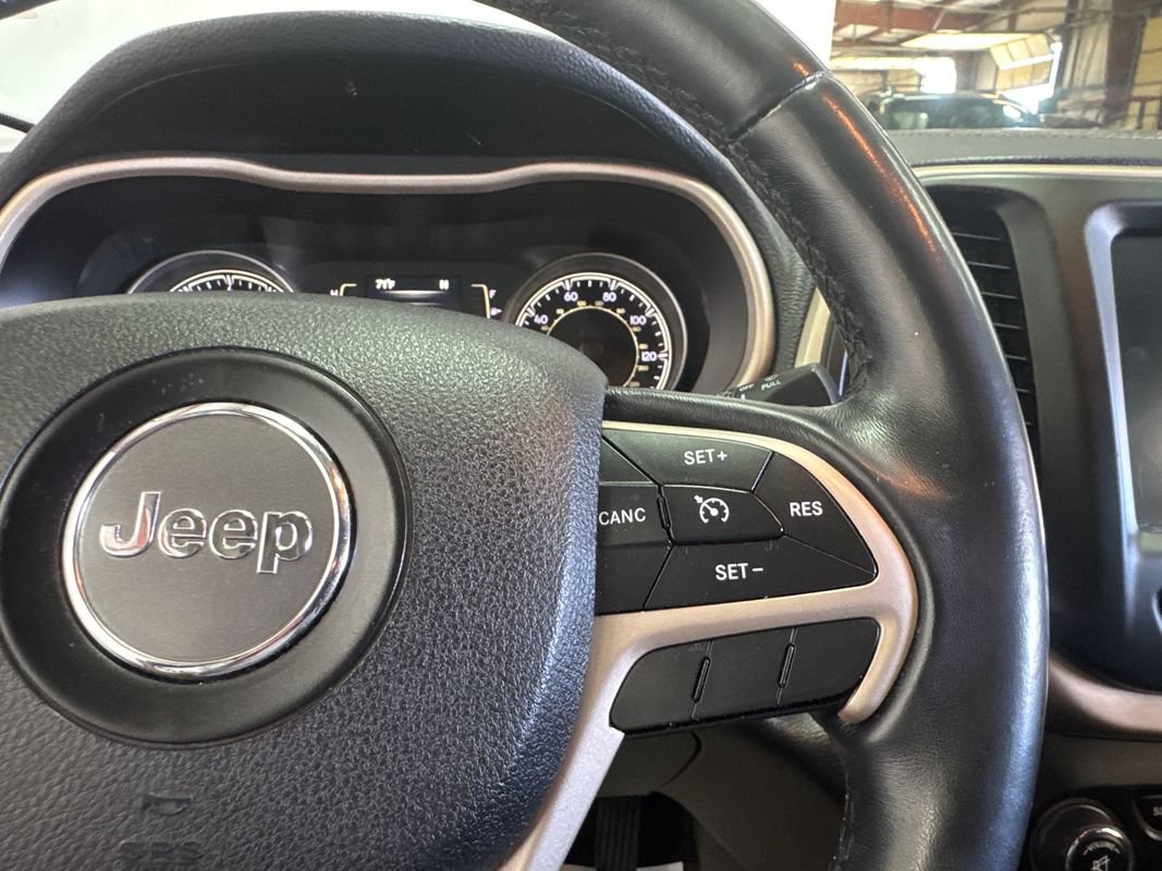 Used 2015 Jeep Cherokee Latitude w/ Comfort/Convenience Group AWD/4WD image 13