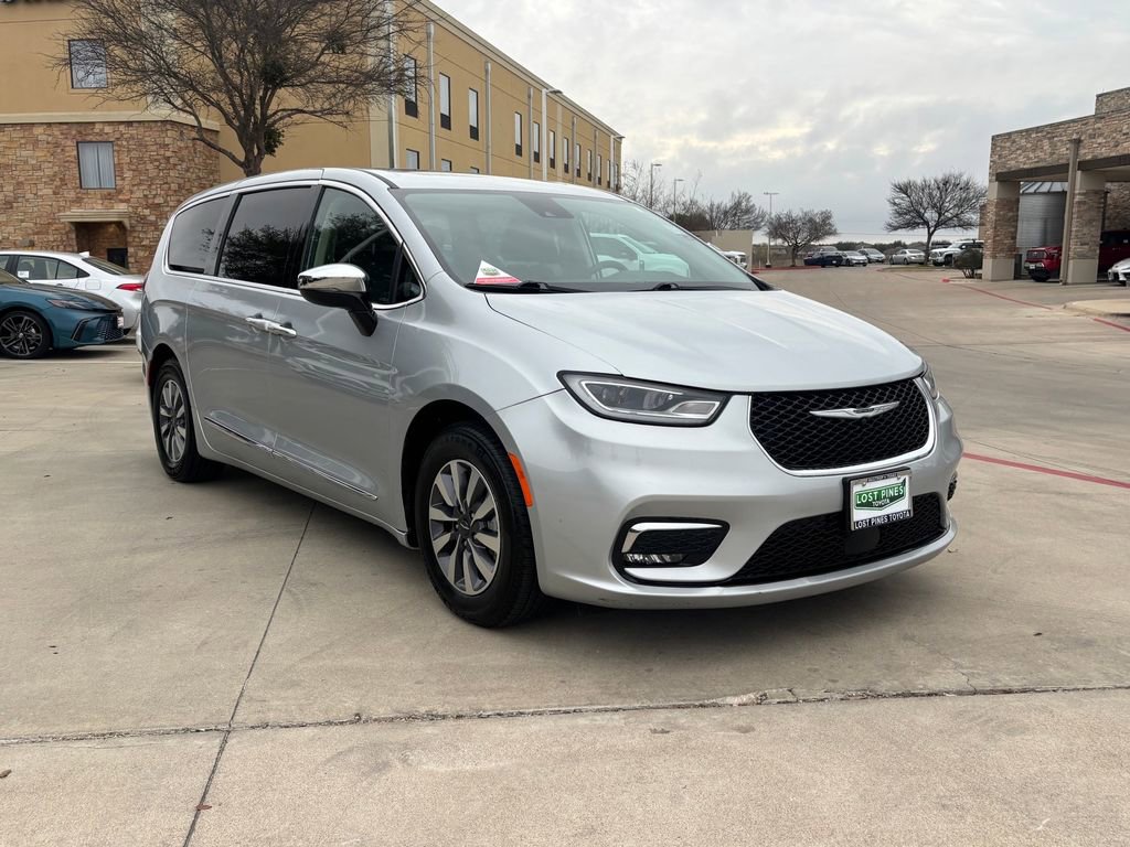 Used 2023 Chrysler Pacifica Limited image 5