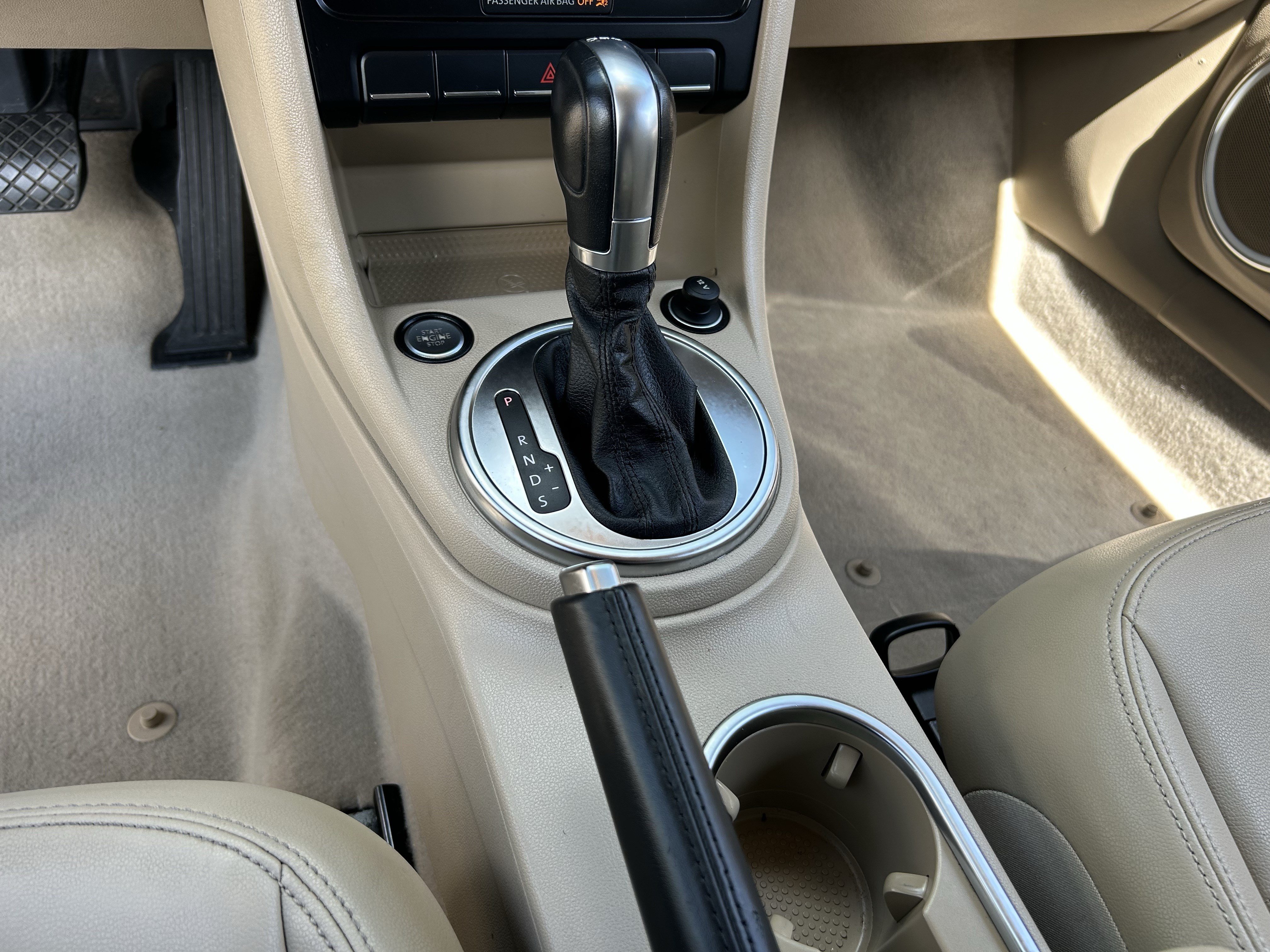 Used 2014 Volkswagen Beetle TDI FWD image 24