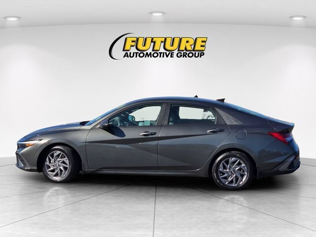 Used 2024 Hyundai Elantra Blue FWD image 9
