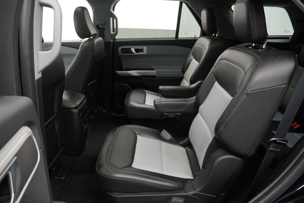 Used 2022 Ford Explorer XLT w/ Equipment Group 202A image 23