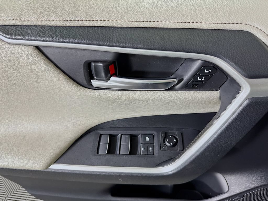 Used 2019 Toyota RAV4 Limited w/ Carpet Mat Package AWD/4WD image 23