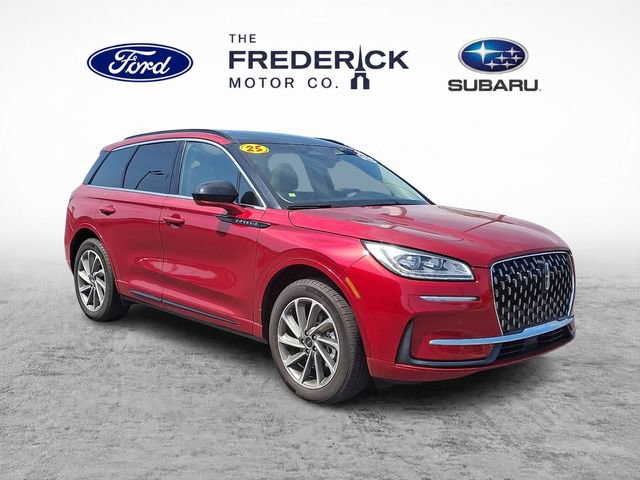Used 2025 Lincoln Corsair Grand Touring w/ Towing Package AWD/4WD image 3