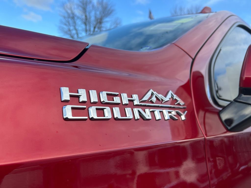 Used 2023 Chevrolet Suburban High Country image 37