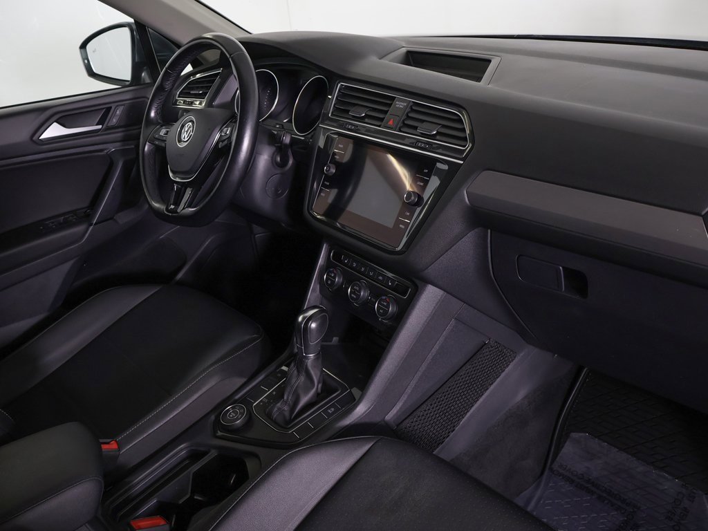 Used 2019 Volkswagen Tiguan SE w/ Panoramic Sunroof Package image 25
