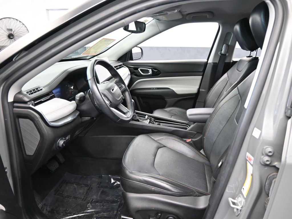 Used 2022 Jeep Compass Limited image 11