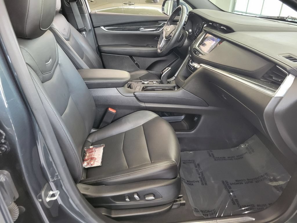 Used 2020 Cadillac XT5 Premium Luxury w/ LPO, Floor Liner Package AWD/4WD image 15