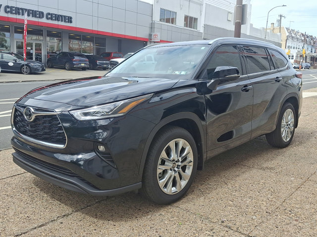 Used 2026 Toyota Highlander Limited AWD/4WD image 3