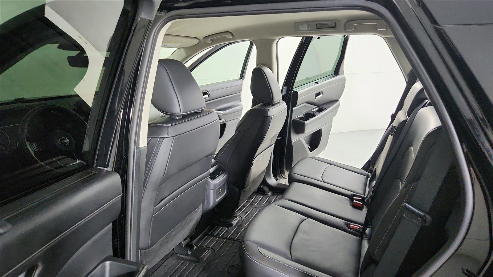 Used 2024 Nissan Pathfinder SL image 16