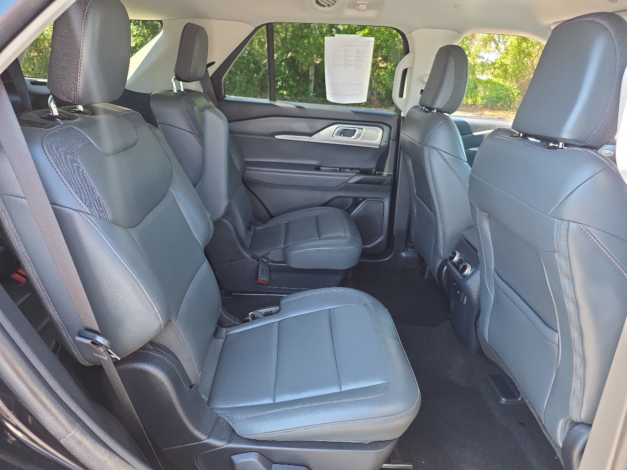 Used 2025 Ford Explorer Active w/ Active Comfort Package RWD image 18