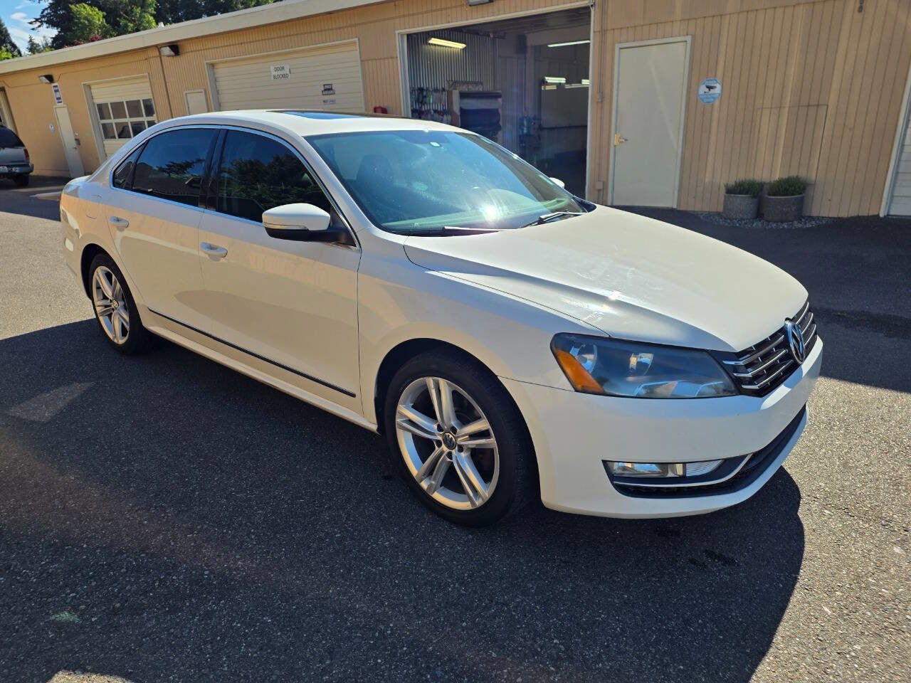 Used 2015 Volkswagen Passat TDI SE FWD image 9