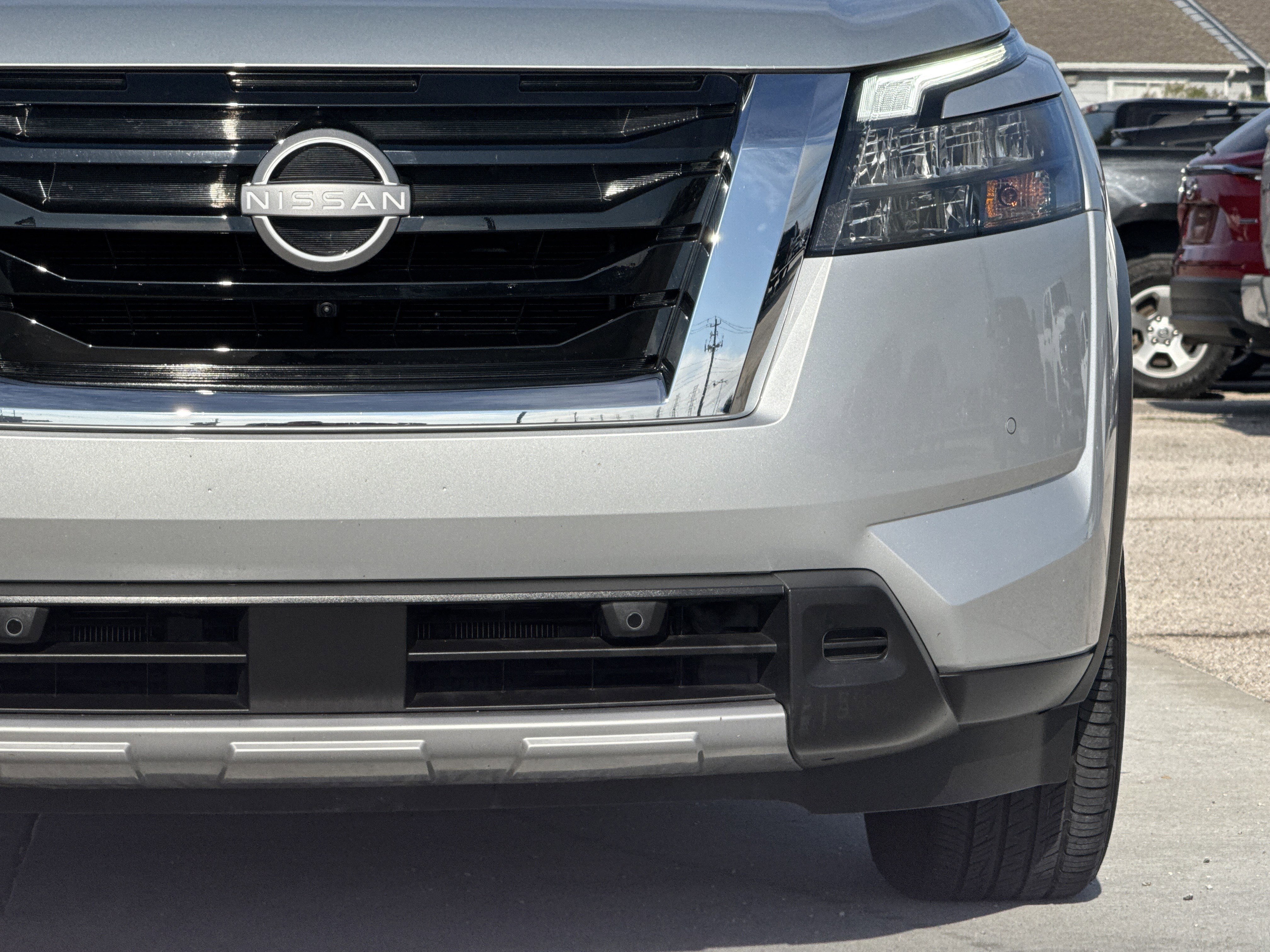 Used 2025 Nissan Pathfinder SL image 5