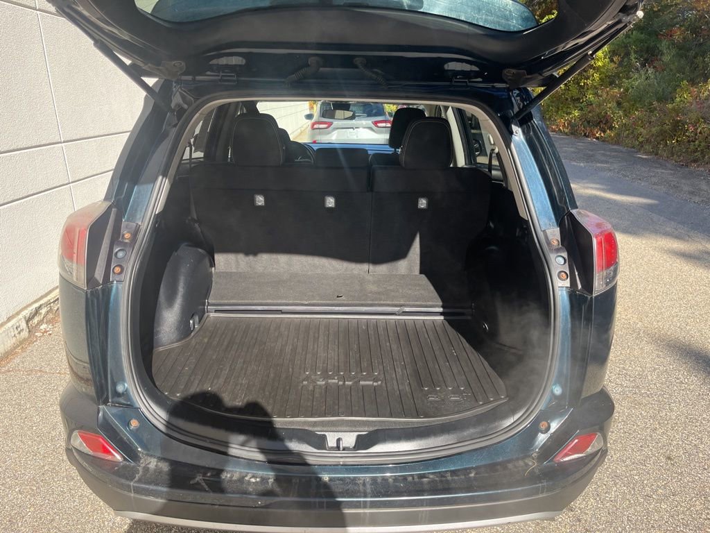 Used 2018 Toyota RAV4 XLE image 9