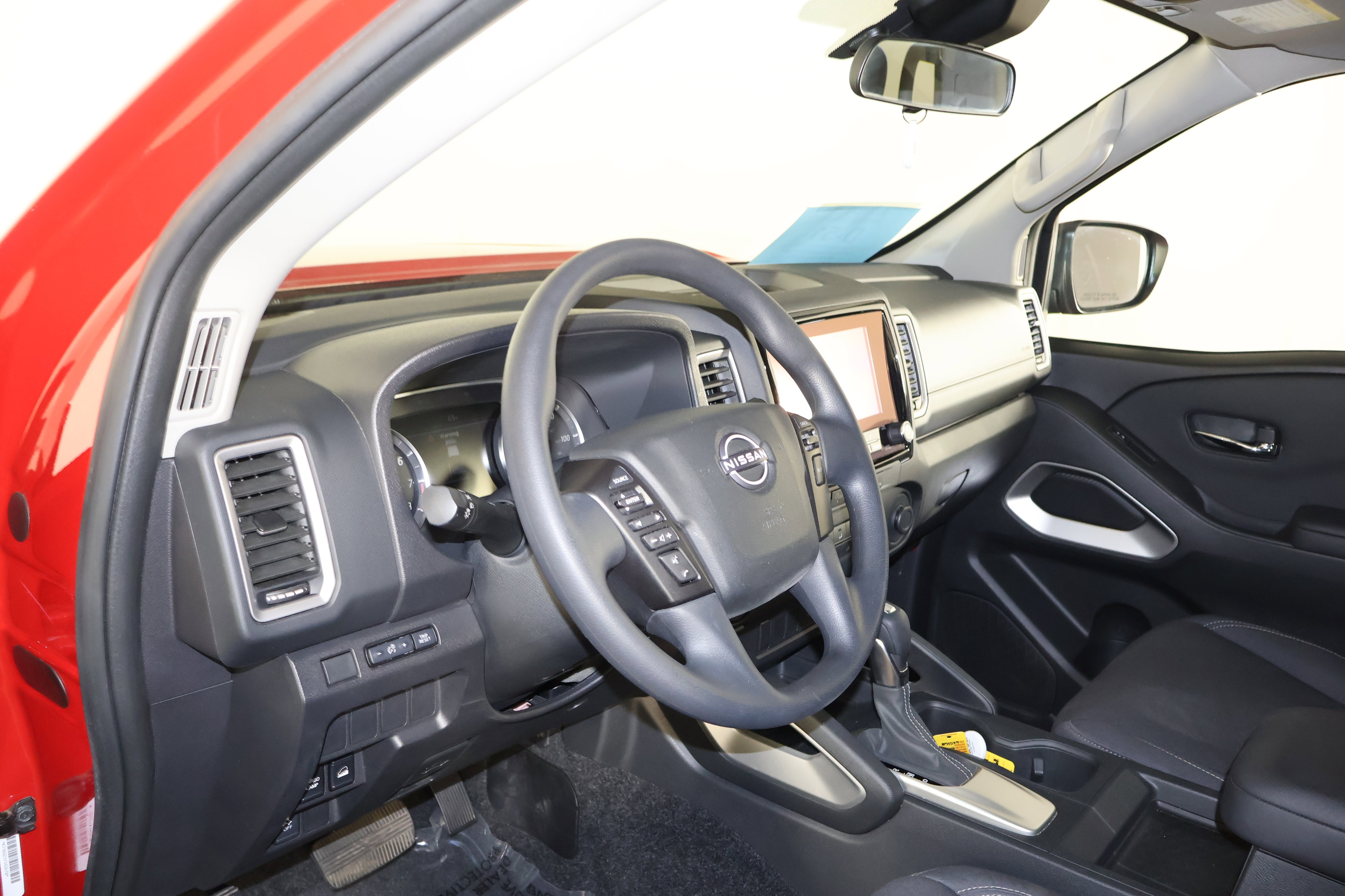 Used 2024 Nissan Frontier SV image 40
