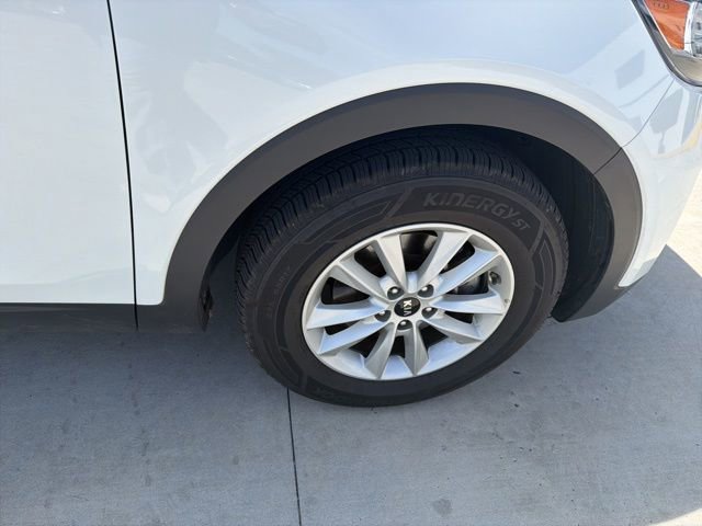 Used 2020 Kia Sorento LX image 12