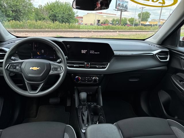 Used 2025 Chevrolet TrailBlazer LT AWD/4WD image 13