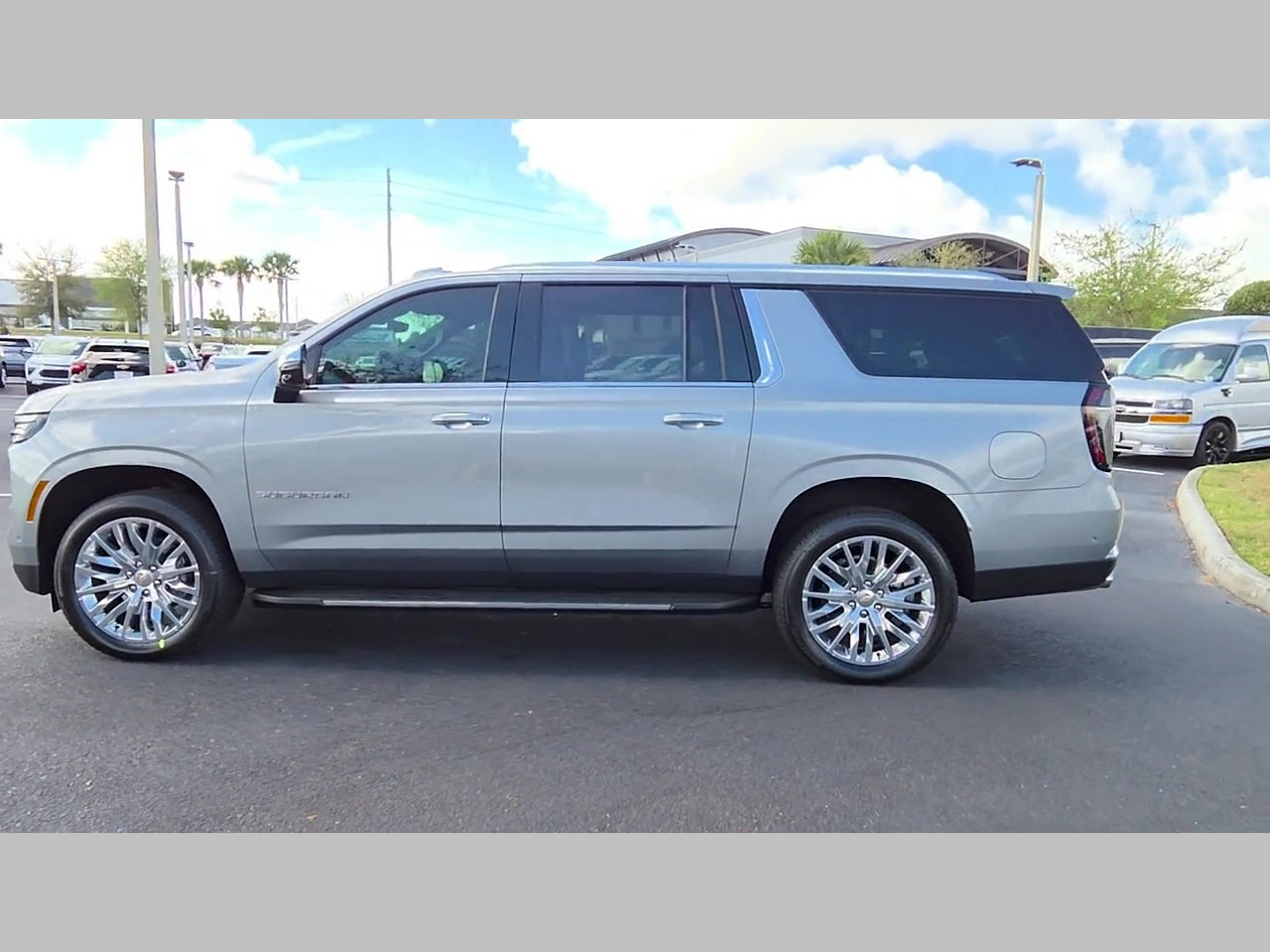 New 2026 Chevrolet Suburban Premier image 21