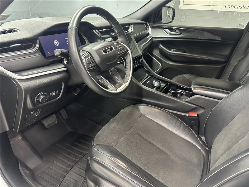 Used 2022 Jeep Grand Cherokee Altitude AWD/4WD image 2