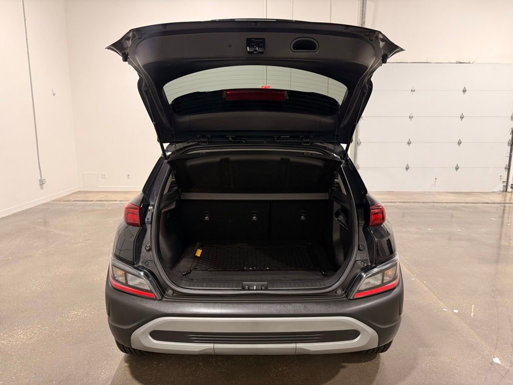 Used 2022 Hyundai Kona SEL w/ Cargo Package AWD/4WD image 9